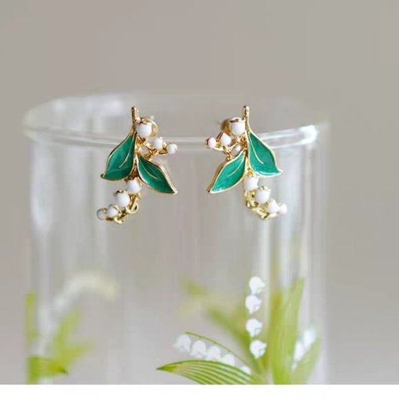 NWT lily of the valley earrings - Picture 5 of 8
